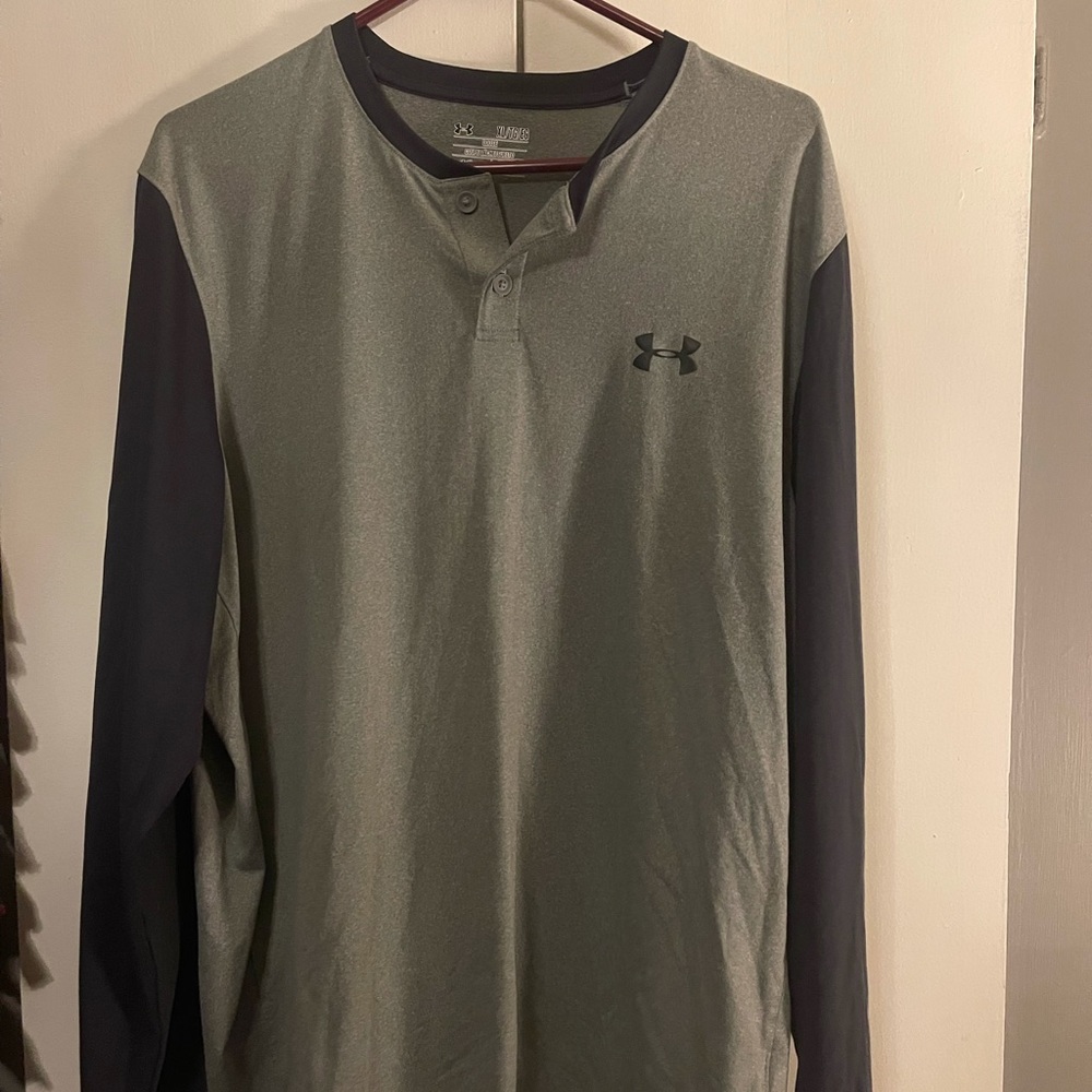 XL Long sleeve Under Armour tee